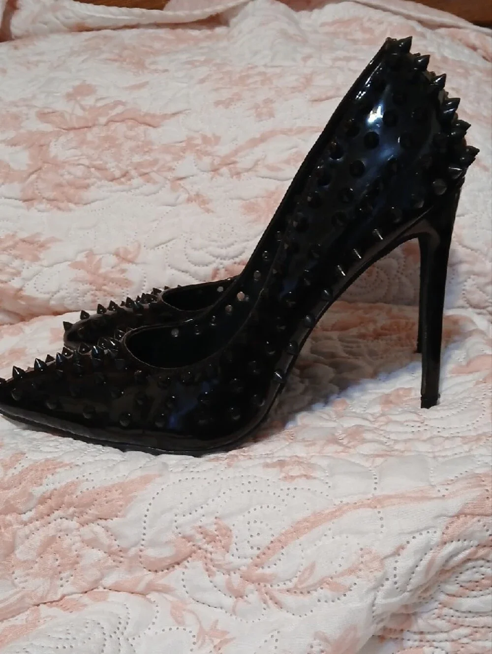 Liliana Black Pointed Toe Studded Flats